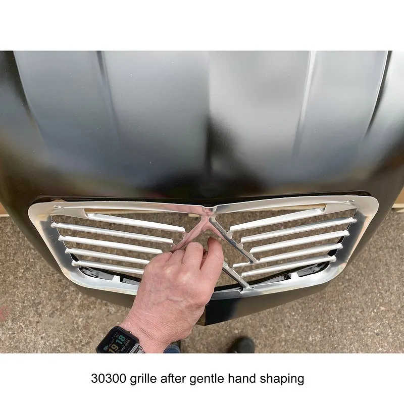 Grille, 2cv, originally fitted from 1961 to 1965, also suitable for Dolly or Charleston, aluminium with large chevrons, PLEASE ALSO READ THE DESCRIPTION.